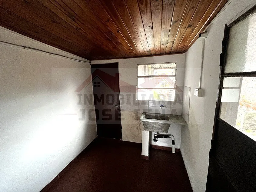 Departamento Monoambiente con cocina separada y patio. - Avenida 25 de Mayo e/ Laprida y Tomás Guido.