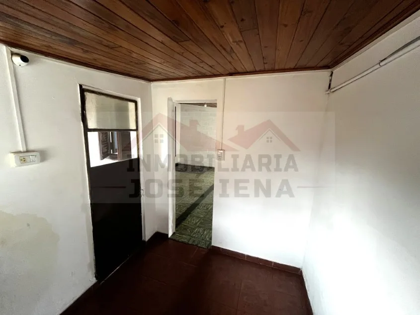 Departamento Monoambiente con cocina separada y patio. - Avenida 25 de Mayo e/ Laprida y Tomás Guido.