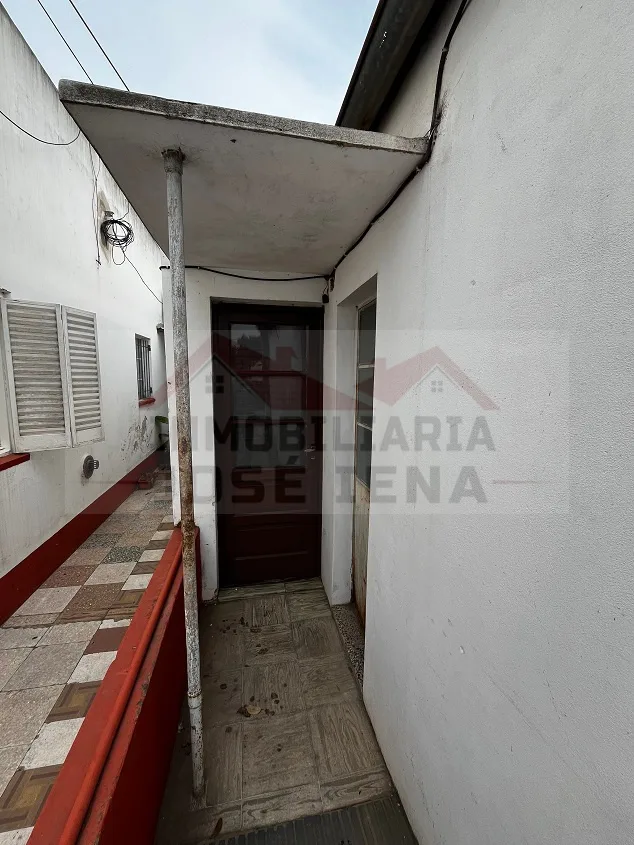 Departamento Monoambiente con cocina separada y patio. - Avenida 25 de Mayo e/ Laprida y Tomás Guido.