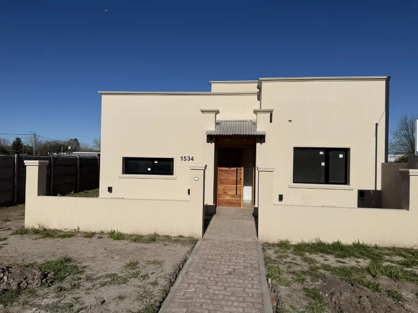 Casa 2 dorm. A estrenar! - Calle Sargento Cabral (15) N° 1534 e/ 34 y 36. 