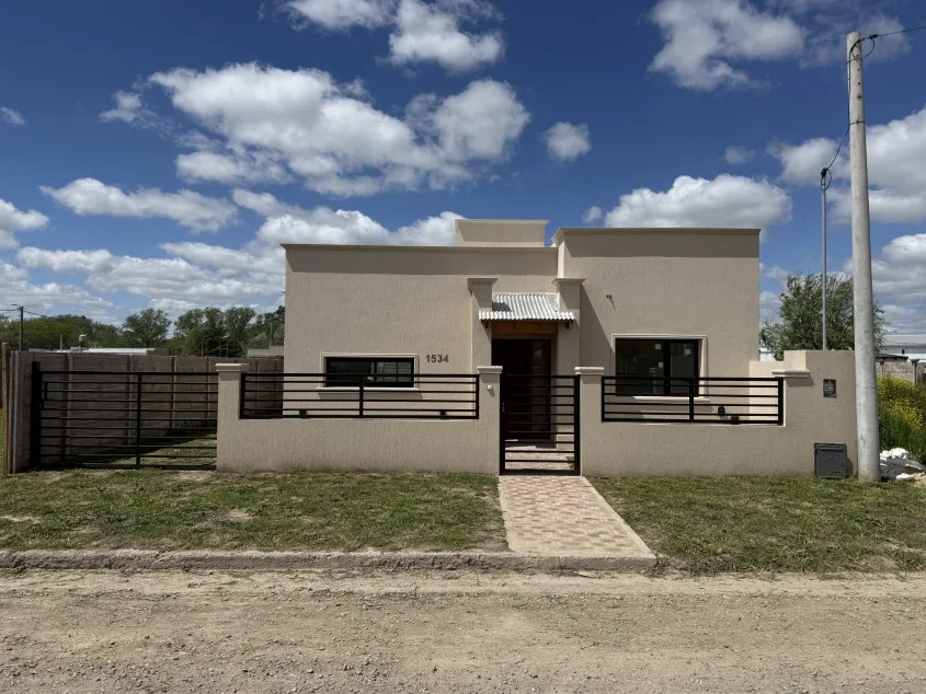 Casa 2 dorm. A estrenar! - Calle Sargento Cabral (15) N° 1534 e/ 34 y 36. 