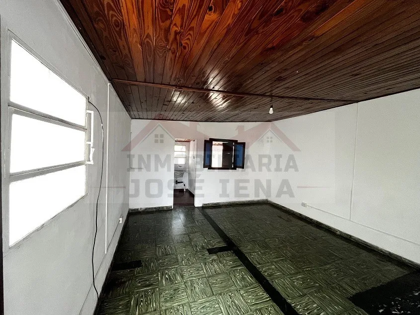 Departamento Monoambiente con cocina separada y patio. - Avenida 25 de Mayo e/ Laprida y Tomás Guido.